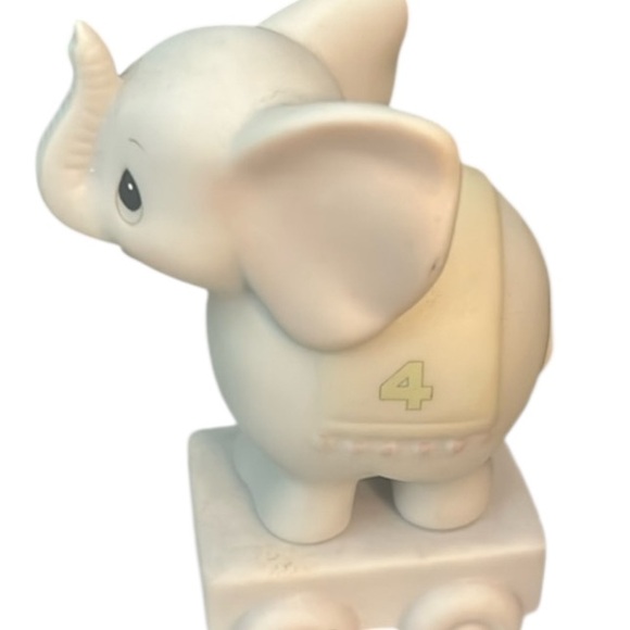 White Elephant Figurine on Wheels - Picture 1 of 5